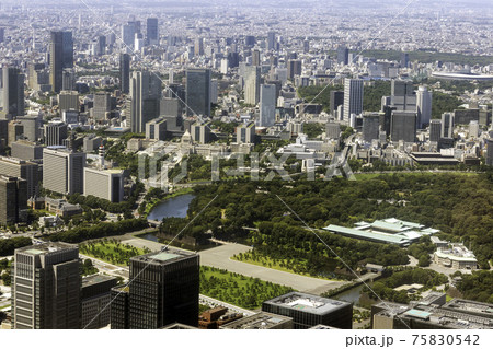 皇居前上空から国会議事堂方向を空撮 75830542