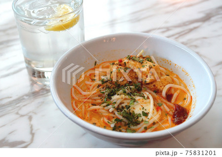 シンガポール 人気の麺料理「ラクサ」 シンガポール 人気の麺料理「ラクサ」 75831201