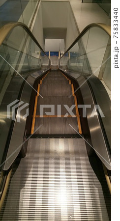 エスカレーター 75833440