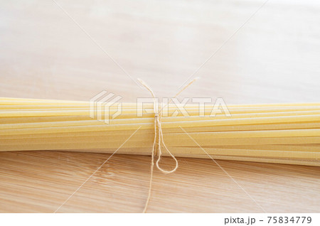 スパゲッティ 平麺 スパゲッティ 平麺 75834779
