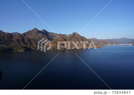 群馬県　長野原町　八ッ場ダム上流の不動大橋から八ッ場ダム方面を見る 75834847