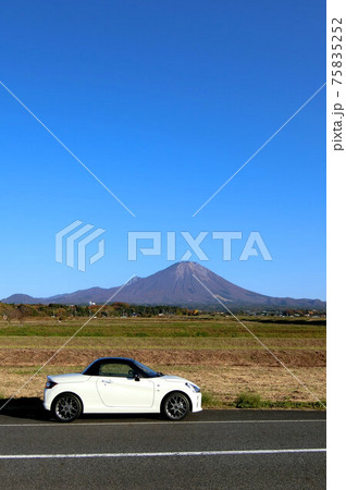 植田正治写真美術館より大山を望む 75835252
