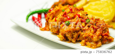 Chicken breast fillet with a chilli and cheese tomato sauce with crispy potato slices and minty bean salad Chicken breast fillet with a chilli and cheese tomato sauce with crispy potato slices and minty bean salad 75836762