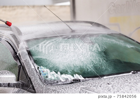 High pressure car cleaning with foam in a car wash 75842056