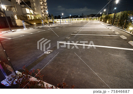 新設されたマンション駐車場 75846687