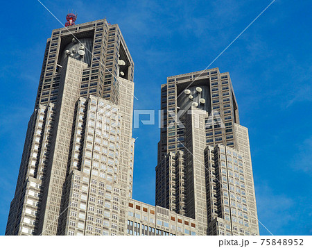 東京・新宿新都心の東京都庁第一本庁舎 75848952