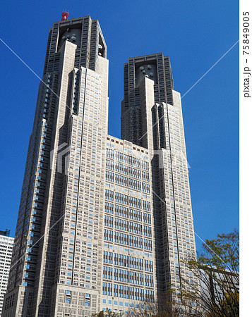 東京・新宿新都心の東京都庁第一本庁舎 東京・新宿新都心の東京都庁第一本庁舎 75849005