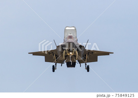 アメリカ海兵隊のF-35B戦闘機(岩国基地/山口) アメリカ海兵隊のF-35B戦闘機(岩国基地/山口) 75849125