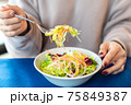 サラダ 75849387