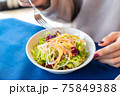 サラダ 75849388