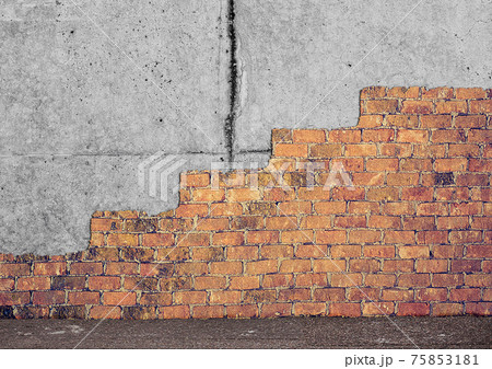古びたコンクリート壁と煉瓦のタイル 75853181
