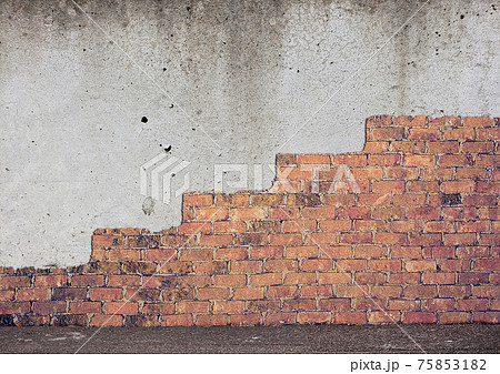 古びたコンクリート壁と煉瓦のタイル 75853182