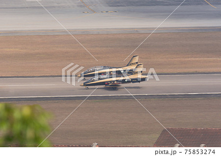 アラブ首長国空軍アクロバットチーム「アル・フルサン」 アラブ首長国空軍アクロバットチーム「アル・フルサン」 75853274