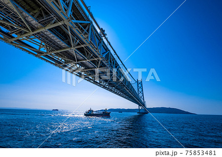 明石海峡大橋と淡路島 75853481