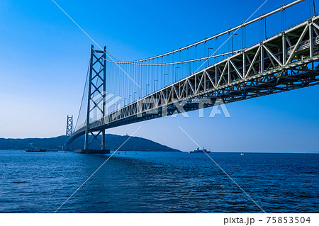 明石海峡大橋と淡路島 75853504