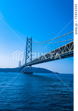明石海峡大橋と淡路島 75853505
