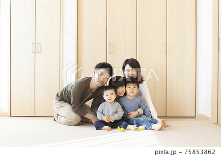 5人家族の写真 5人家族の写真 75853862