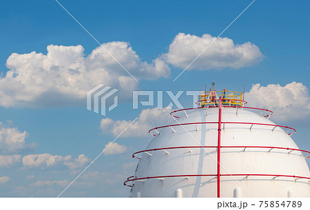 Industrial gas storage tank. LNG or liquefied natural gas storage tank. Spherical Gas reservoirs in petroleum refinery. Above-ground storage tank. Natural gas storage industry. Ball shape lpg tank. Industrial gas storage tank. LNG or liquefied natural gas storage tank. Spherical Gas reservoirs in petroleum refinery. Above-ground storage tank. Natural gas storage industry. Ball shape lpg tank. 75854789