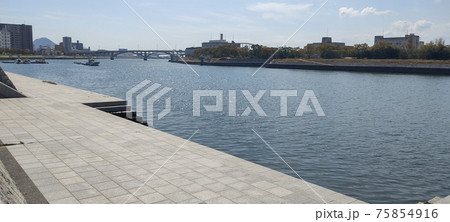 御幸橋（宇品）付近の空と川 75854916