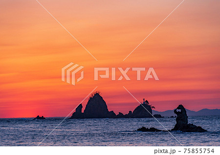 (静岡県)西伊豆・大田子海岸の夕陽 (静岡県)西伊豆・大田子海岸の夕陽 75855754