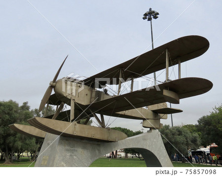 ポルトガル　リスボン　世界初の南大西洋横断に成功したサンタ・クルス号 75857098