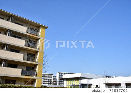 消えゆく昭和の団地と令和の団地 75857702