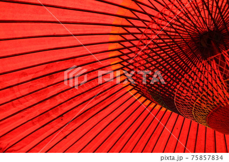 赤い番傘 75857834