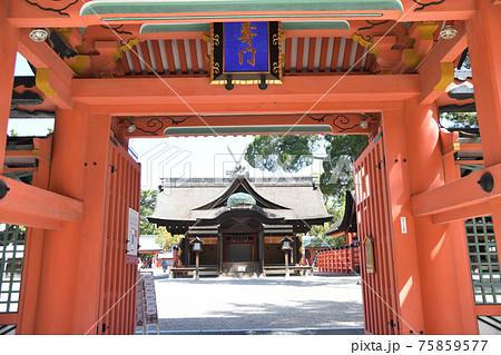 住吉大社 角鳥居から第三本宮を望む (大阪市住吉区) 住吉大社 角鳥居から第三本宮を望む (大阪市住吉区) 75859577
