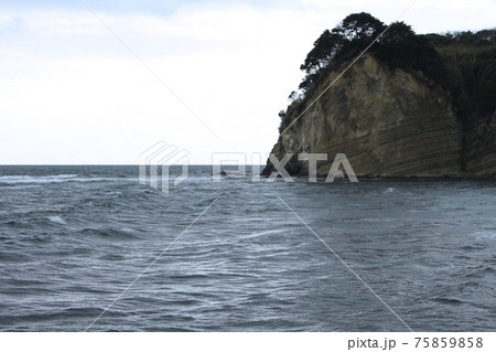 北茨城市の岩と海 75859858