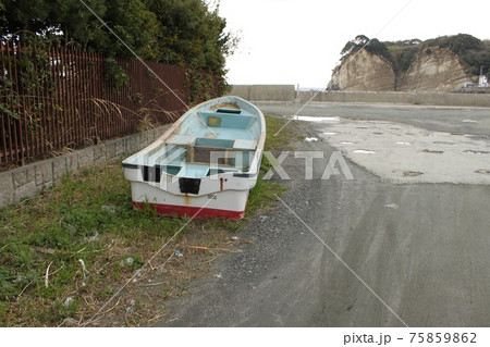 陸に上がった船 75859862
