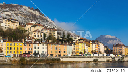 Right bank of Isere in Grenoble 75860156