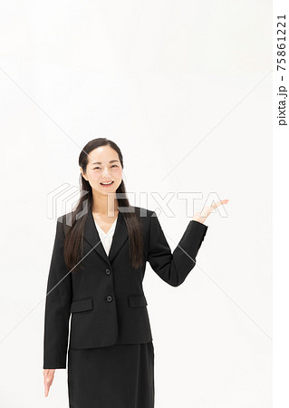 ビジネスイメージ ミドル女性 ビジネスイメージ ミドル女性 75861221