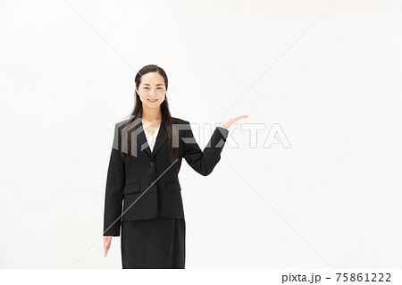 ビジネスイメージ  ミドル女性 75861222