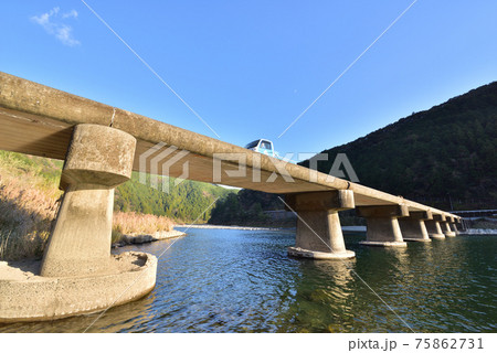 片岡沈下橋　最後の清流仁淀川　県道301号線　高知県越智町 75862731