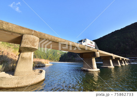 片岡沈下橋 最後の清流仁淀川 県道301号線 高知県越智町 片岡沈下橋 最後の清流仁淀川 県道301号線 高知県越智町 75862733