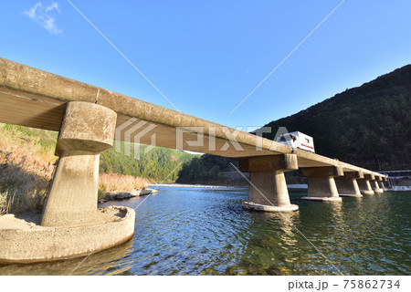 片岡沈下橋　最後の清流仁淀川　県道301号線　高知県越智町 75862734