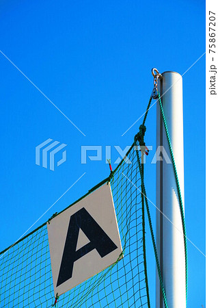 荒川河川敷の少年野球場の風景（防球ネット） 75867207