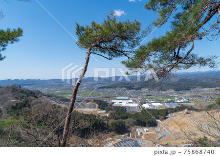 京路戸峠から諏訪岳への登山道から見た景色(唐沢山ハイキングコース) 京路戸峠から諏訪岳への登山道から見た景色(唐沢山ハイキングコース) 75868740