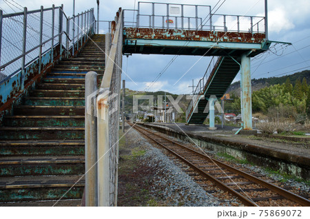 田舎のプラットホーム 75869072