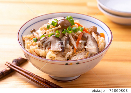 きのこの炊き込みご飯 きのこの炊き込みご飯 75869308