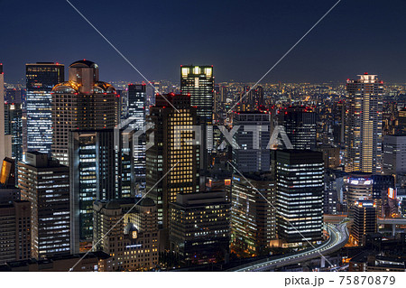 [大阪府]大阪中心部の夜景（梅田スカイビル） 75870879