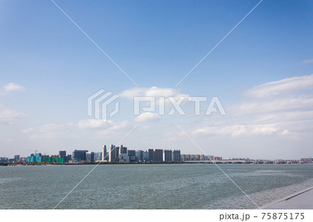 杭州の銭塘江の近代建築風景写真 杭州の銭塘江の近代建築風景写真 75875175