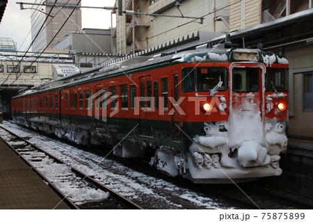 冬の北しなの線115系電車（長野駅） 75875899