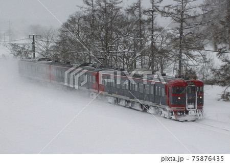 冬の北しなの線115系電車（長野⇔妙高高原） 75876435