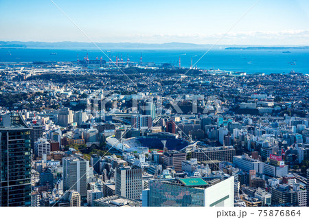 横浜ランドマークタワーの展望台から見る窓越しの風景 横浜スタジアム方面 横浜ランドマークタワーの展望台から見る窓越しの風景 横浜スタジアム方面 75876864