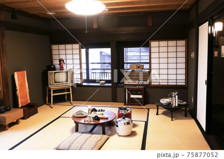風景、時代、写真 昭和の町家の食卓 昭和の記録 懐かしい昭和の食卓 丸いちゃぶ台を囲む昭和の食卓 風景、時代、写真 昭和の町家の食卓 昭和の記録 懐かしい昭和の食卓 丸いちゃぶ台を囲む昭和の食卓 75877052