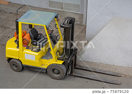 Yellow Forklift Yellow Forklift 75879120