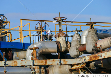 The catch at the refinery The catch at the refinery 75879643