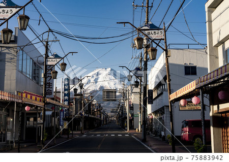 山梨県,富士吉田町商店街から見える富士山 75883942