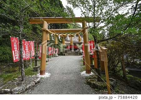 熊野三山の奥の宮　玉置神社　摂社・三柱神社 75884420